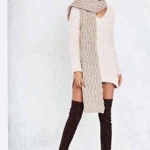 NWT UO Teddy fuzzy v neck pullover tunic sweater